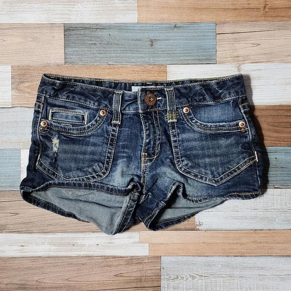 Aeropostale Womens Dark Wash Distressed Denim Short Shorts Low Rise 3/4 NKAAPK17 - Picture 1 of 6